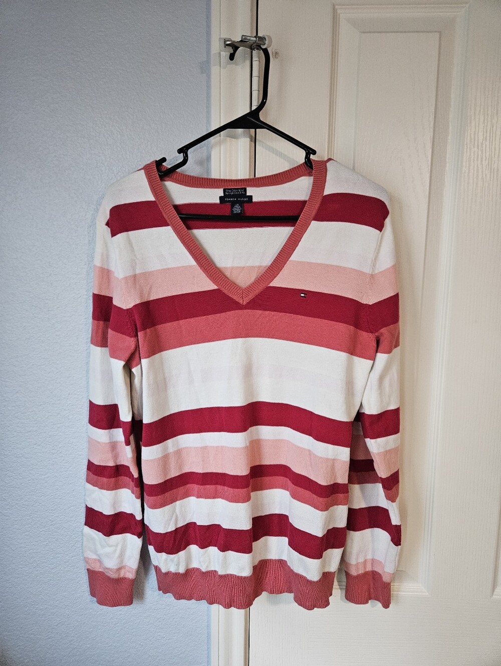 Tommy Hilfiger 2010 Womens Pink & White Striped V-Neck Sweater